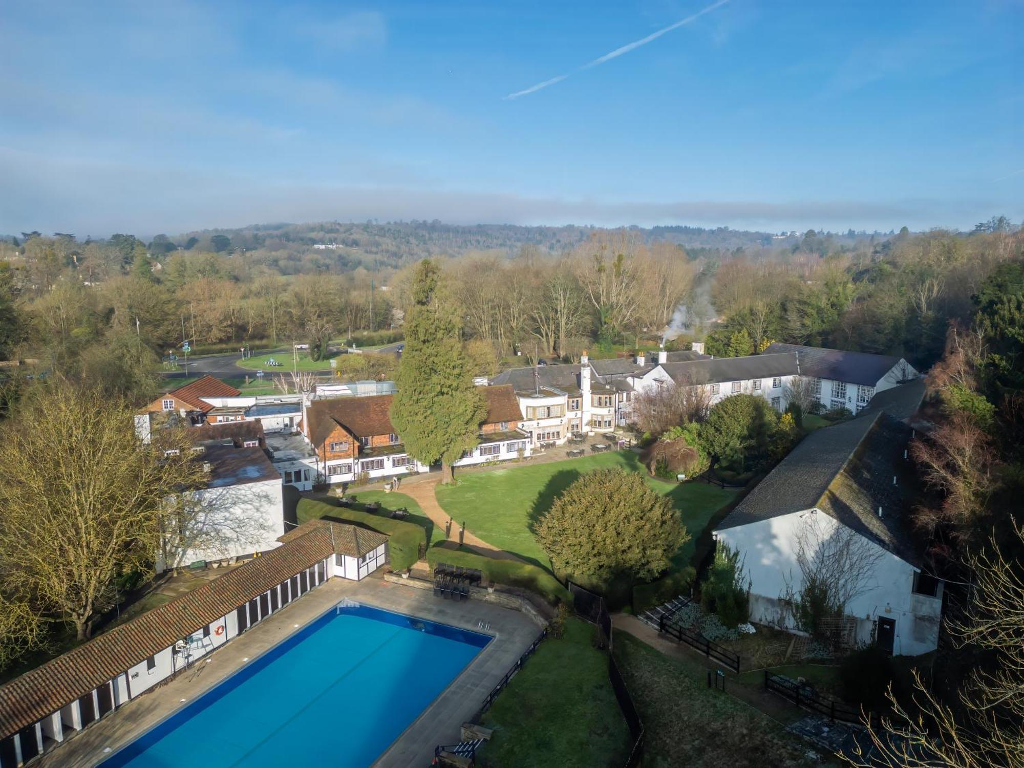 Mercure Box Hill Burford Bridge Hotel Dorking Esterno foto