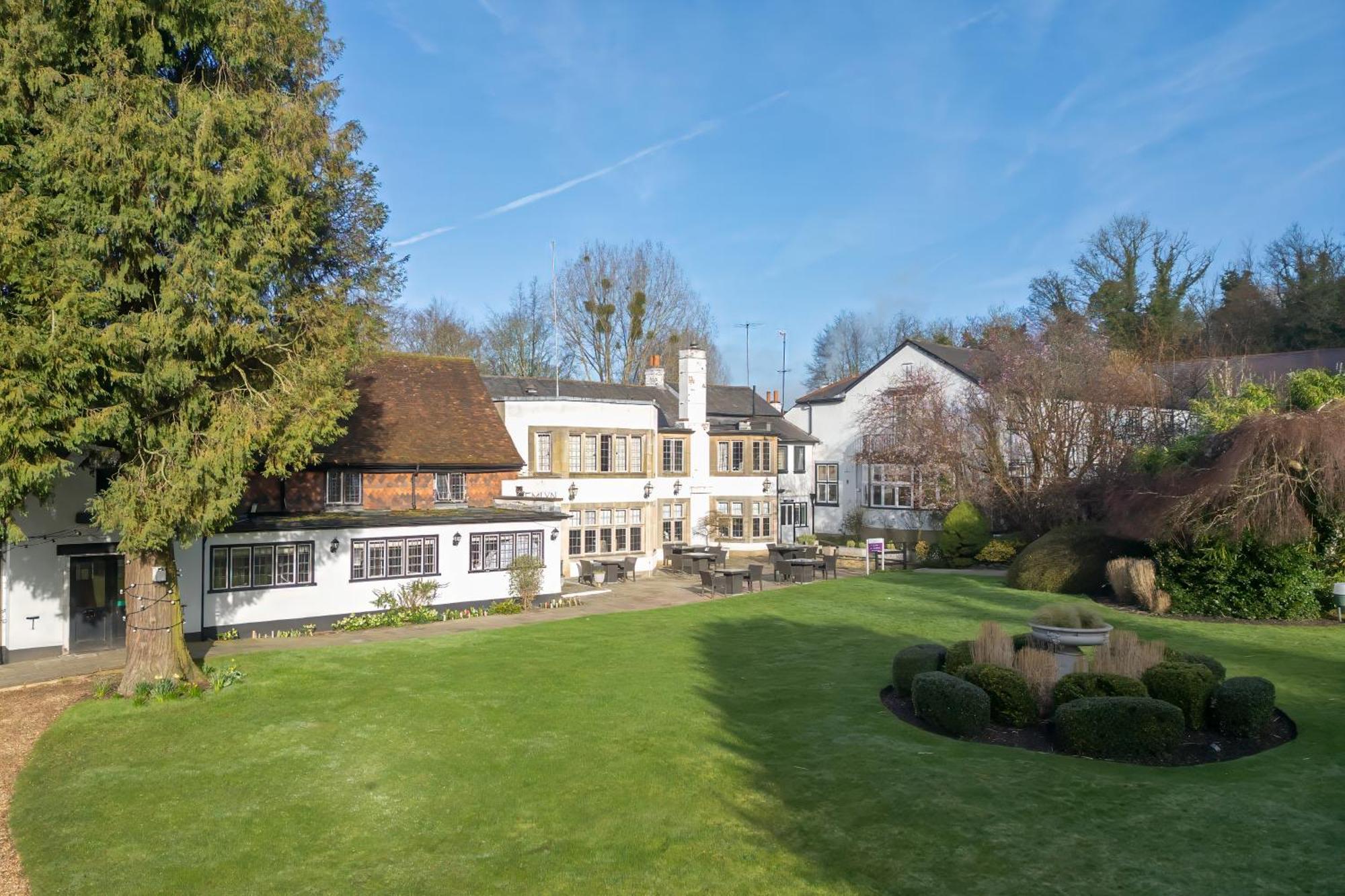 Mercure Box Hill Burford Bridge Hotel Dorking Esterno foto