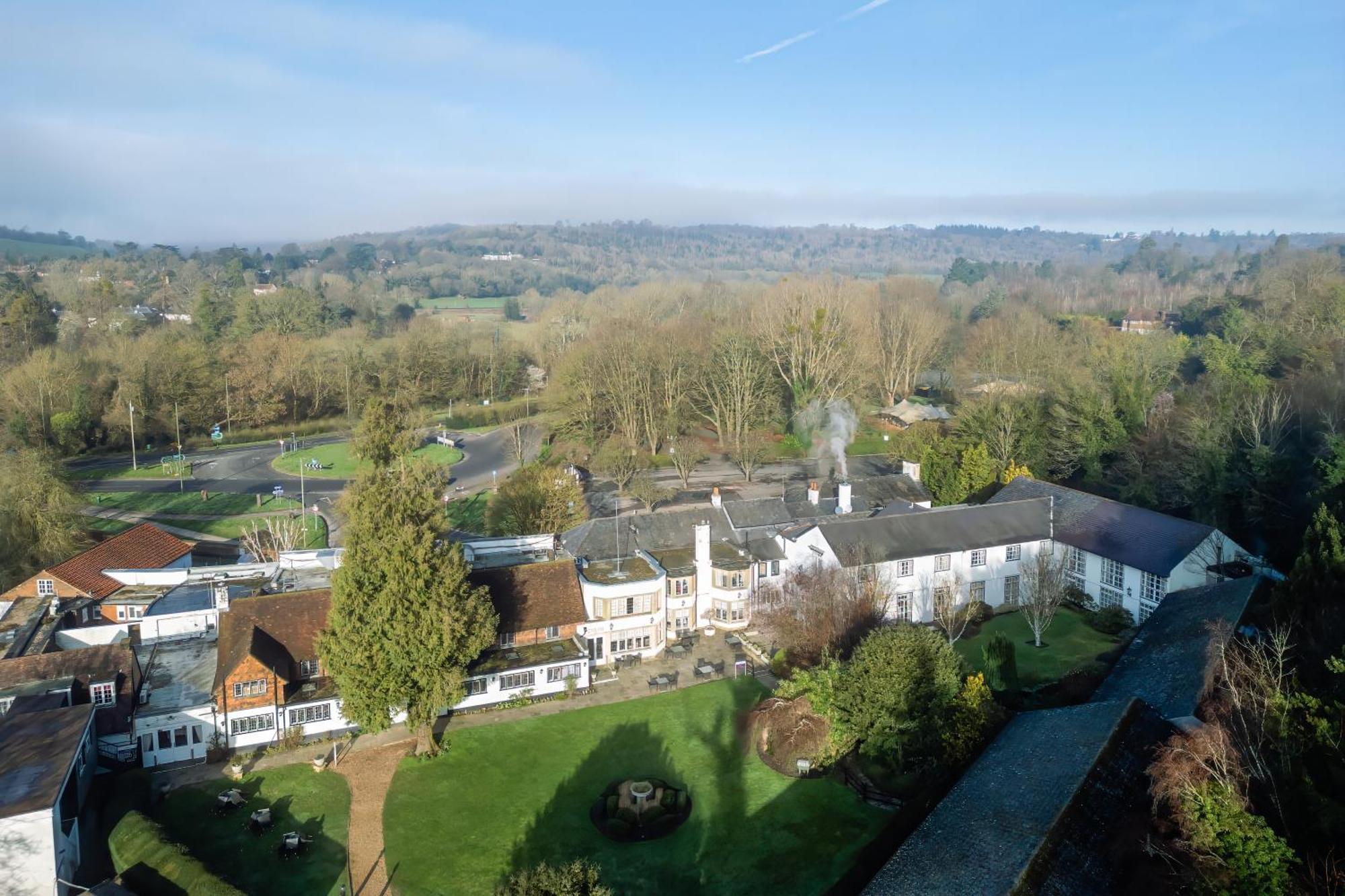 Mercure Box Hill Burford Bridge Hotel Dorking Esterno foto