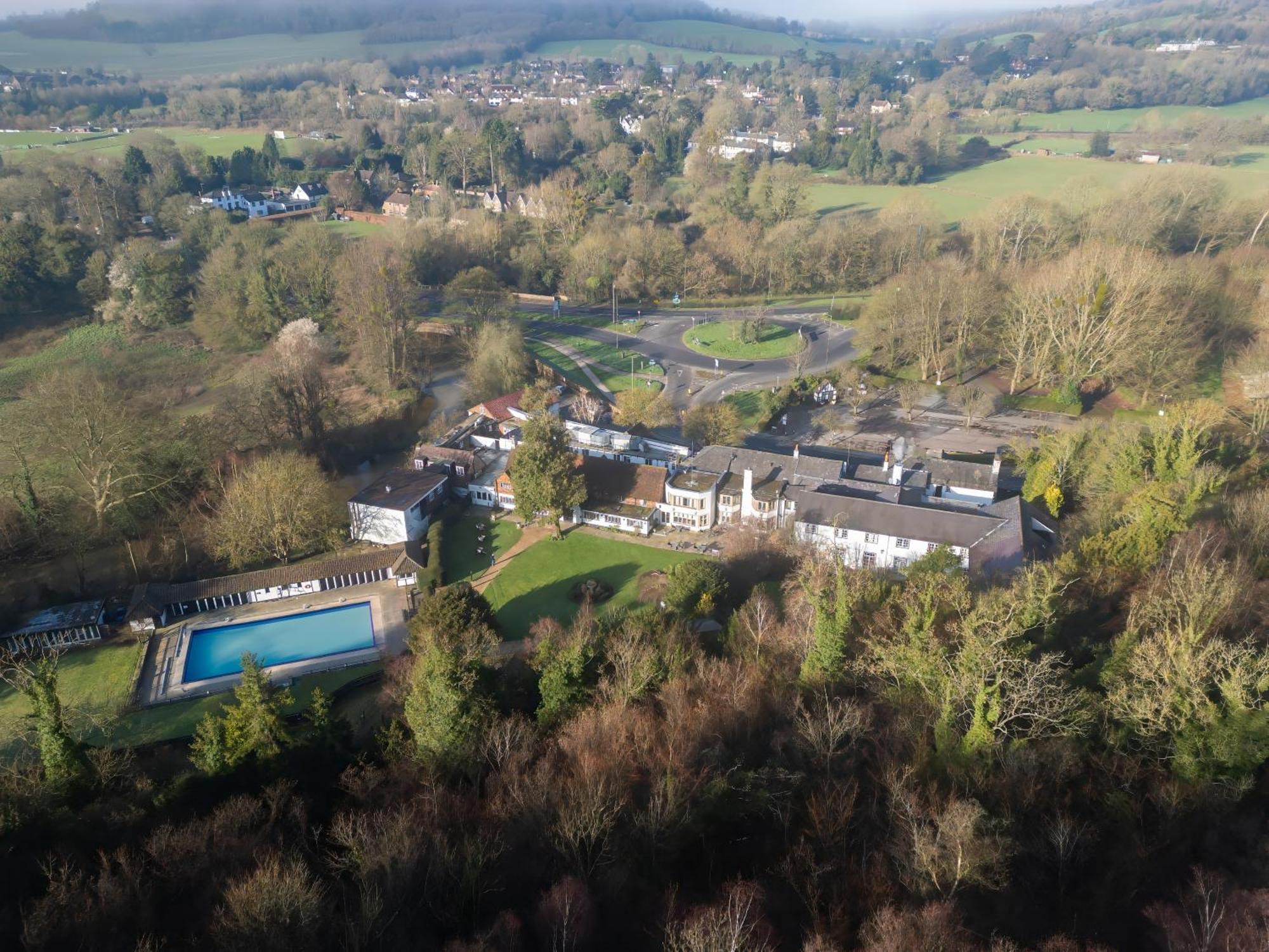 Mercure Box Hill Burford Bridge Hotel Dorking Esterno foto