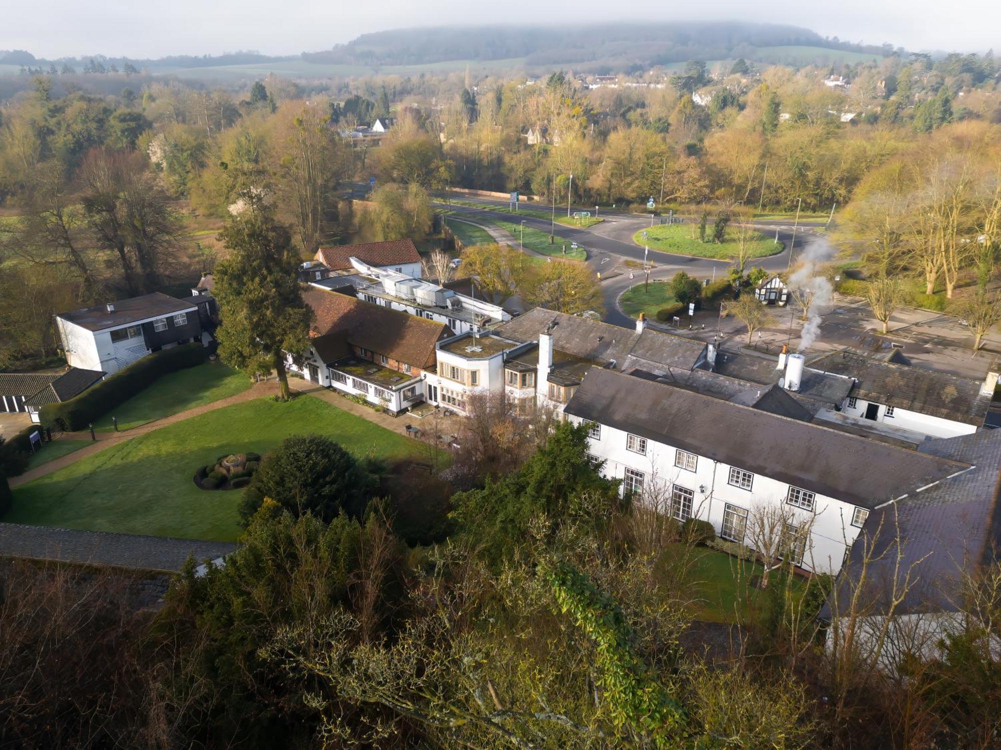 Mercure Box Hill Burford Bridge Hotel Dorking Esterno foto