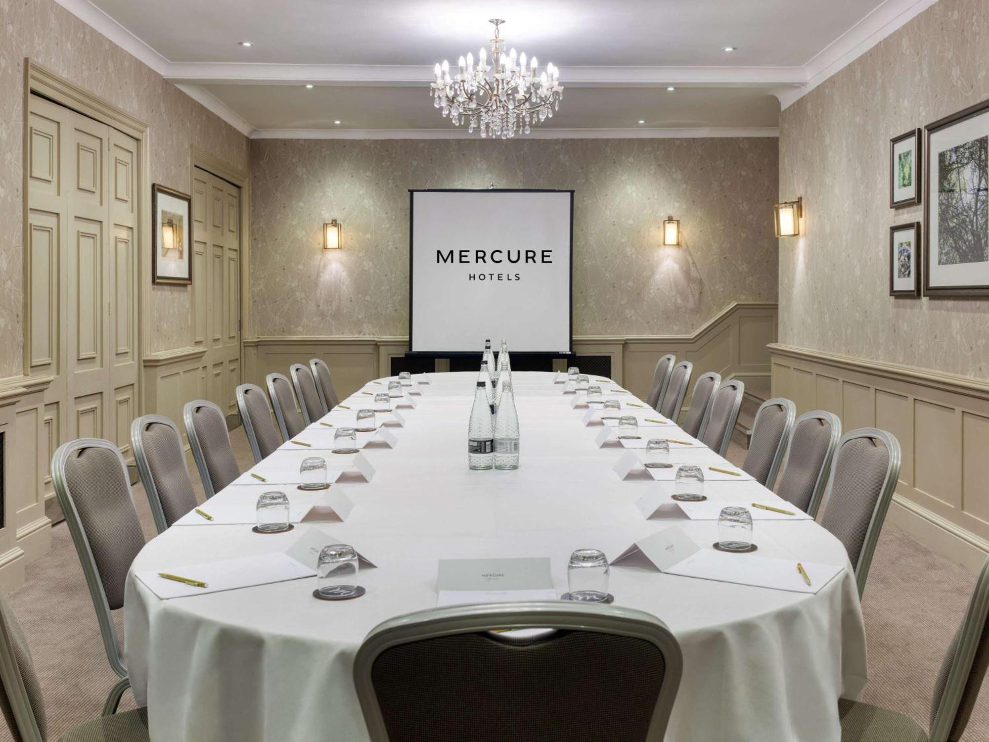 Mercure Box Hill Burford Bridge Hotel Dorking Esterno foto